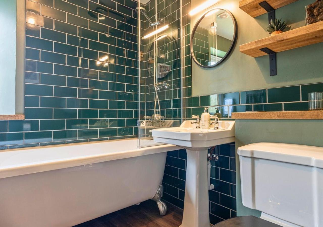 Gorgeous Rural 4 Bed Farm Cottage - With Hot Tub! view 5
