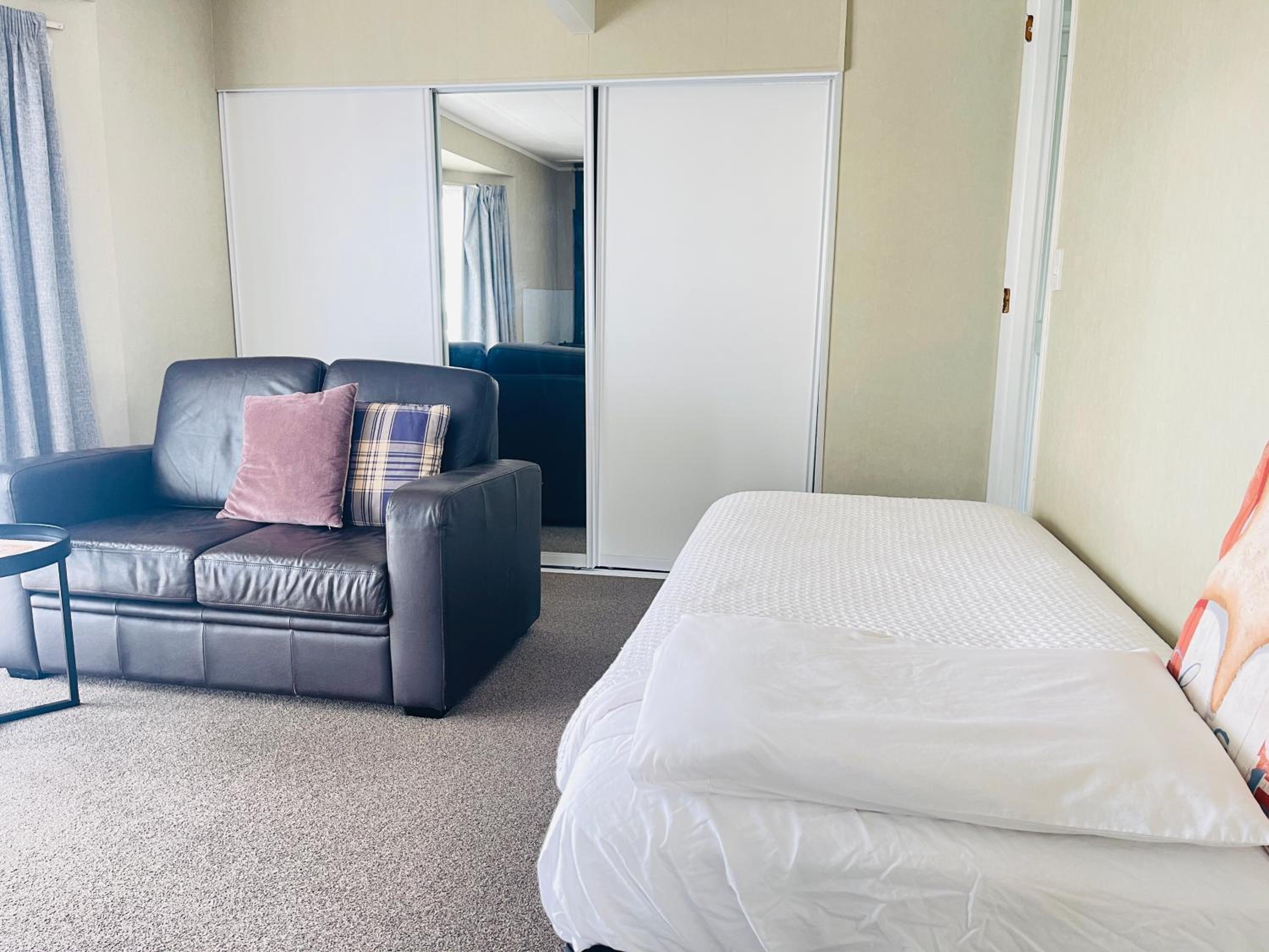 Cozy 1BR stay in Taupo Central view 2