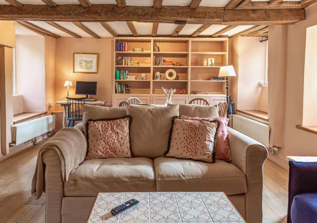 Charming Country Cottage Near Nailsworth