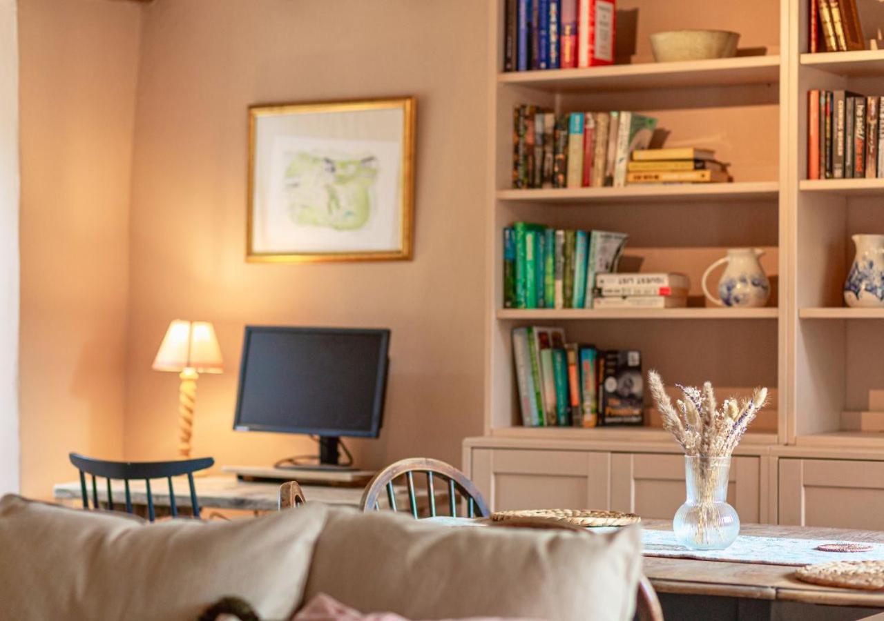 Charming Country Cottage Near Nailsworth
