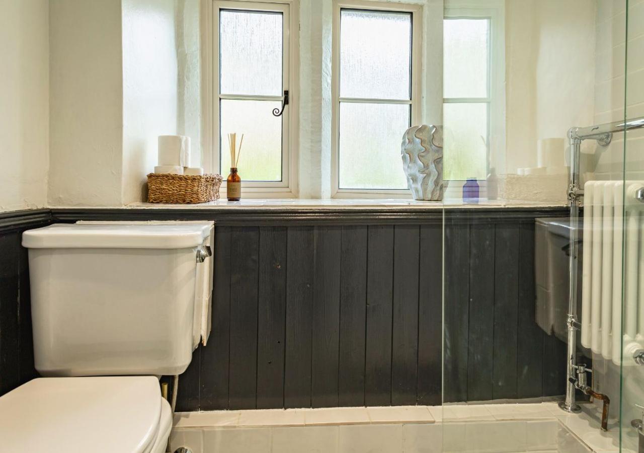 Charming Country Cottage Near Nailsworth