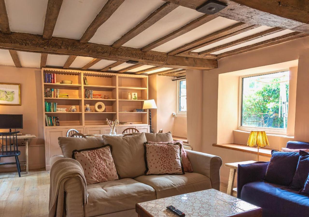 Charming Country Cottage Near Nailsworth