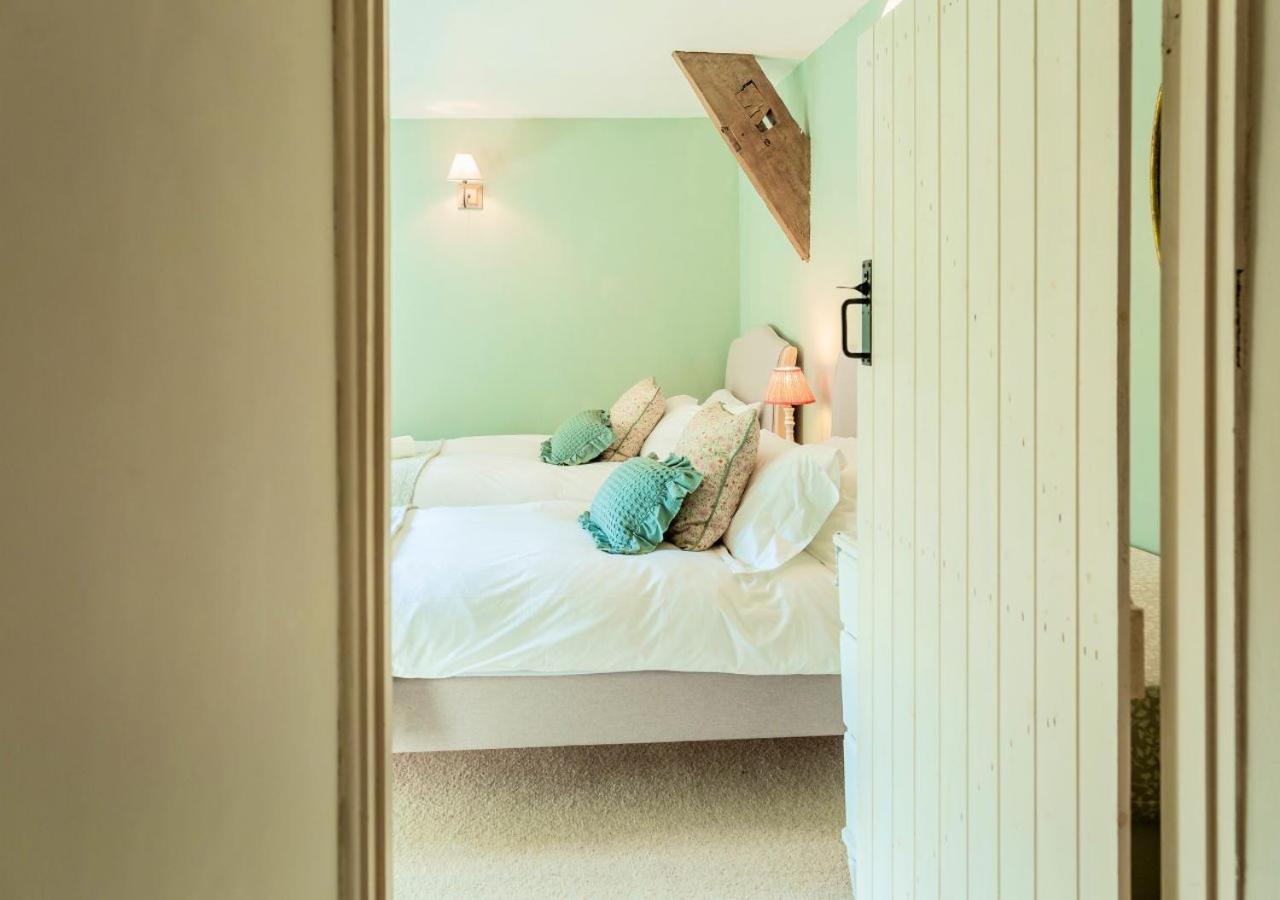 Charming Country Cottage Near Nailsworth