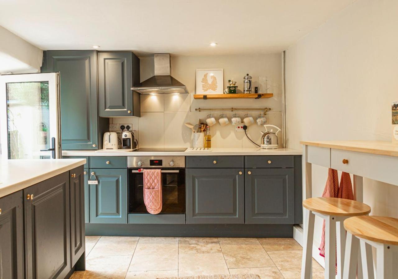 Charming Country Cottage Near Nailsworth