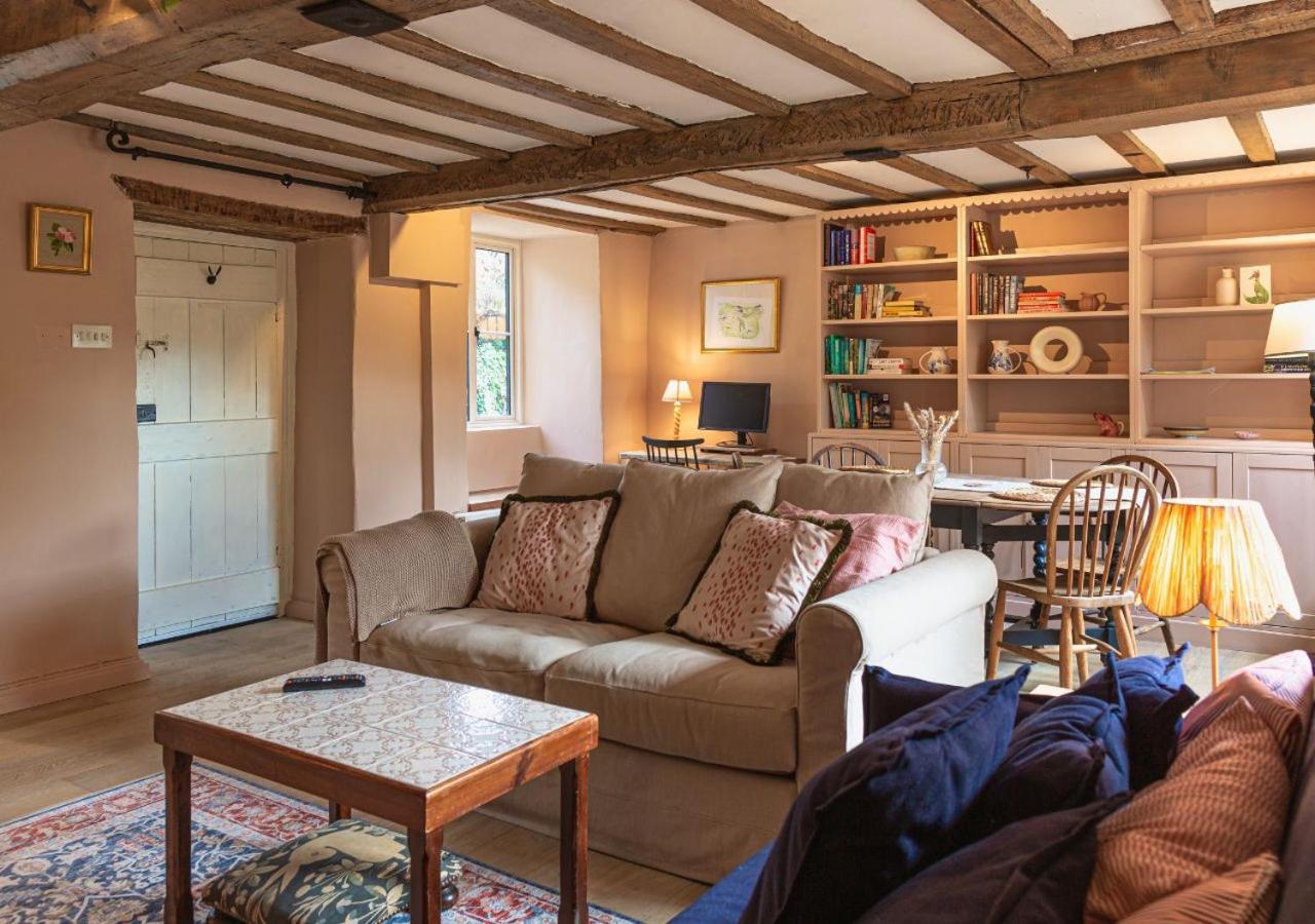 Charming Country Cottage Near Nailsworth