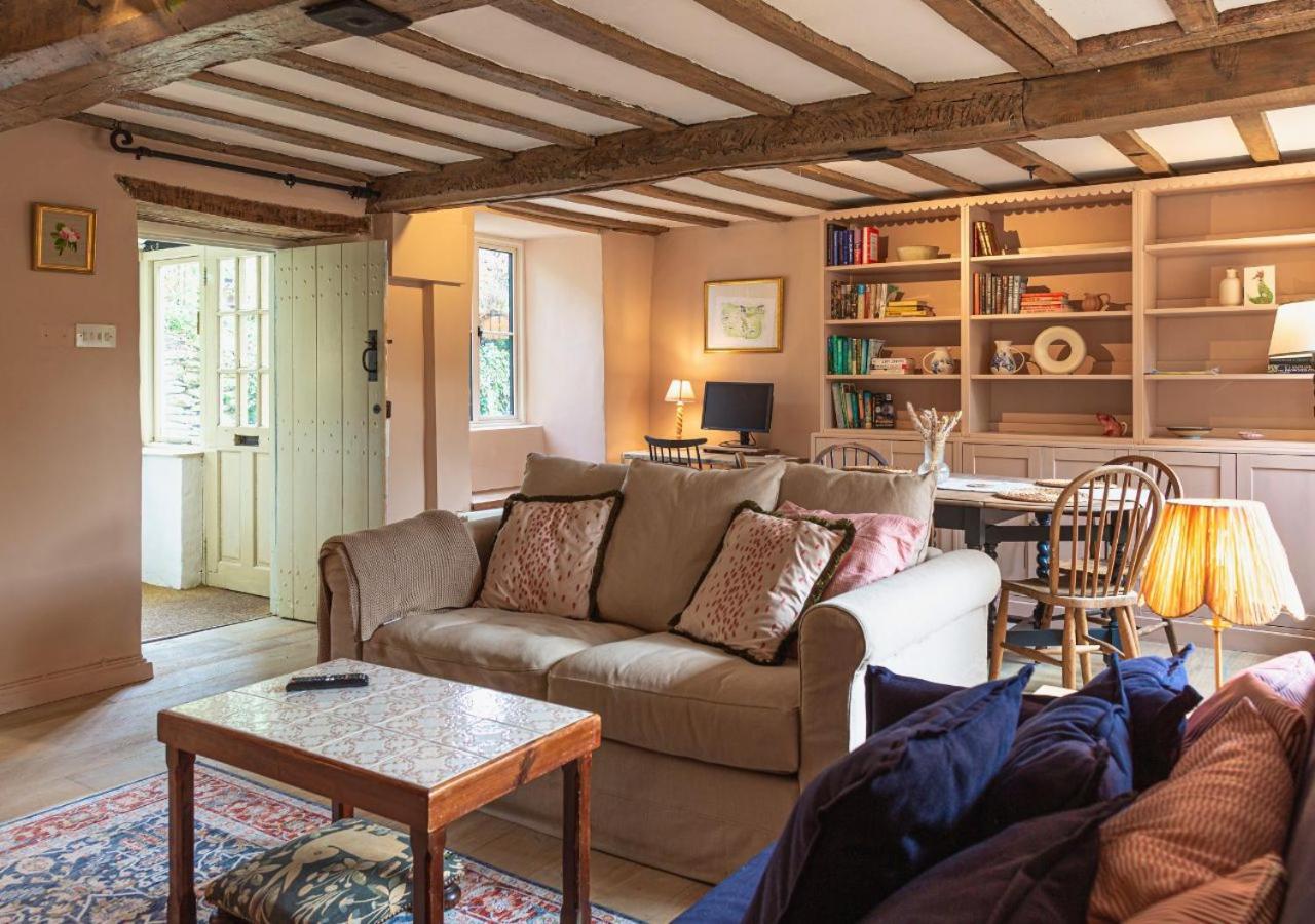 Charming Country Cottage Near Nailsworth