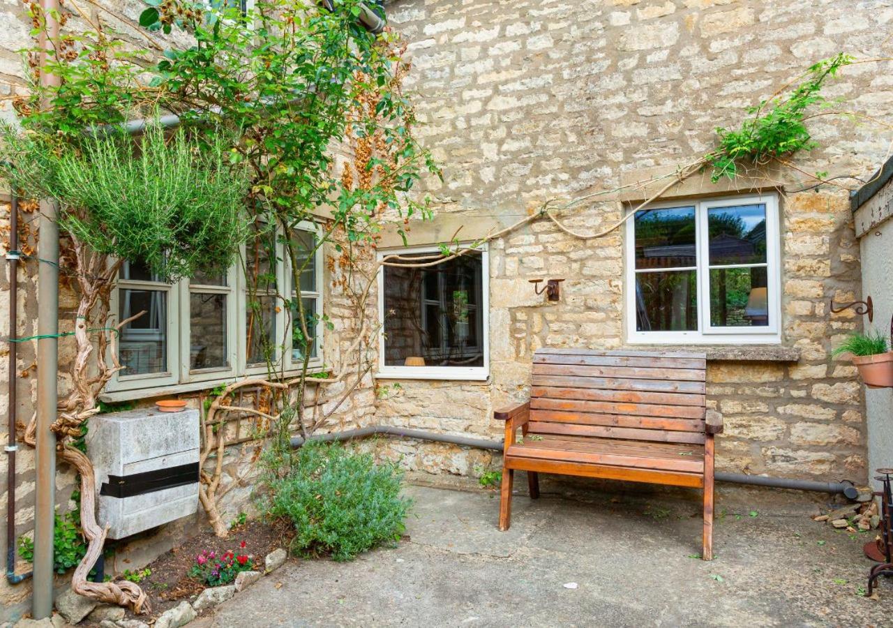 Charming Country Cottage Near Nailsworth