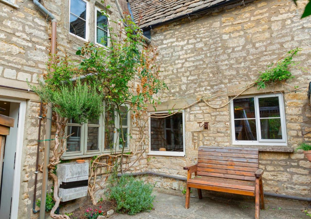 Charming Country Cottage Near Nailsworth