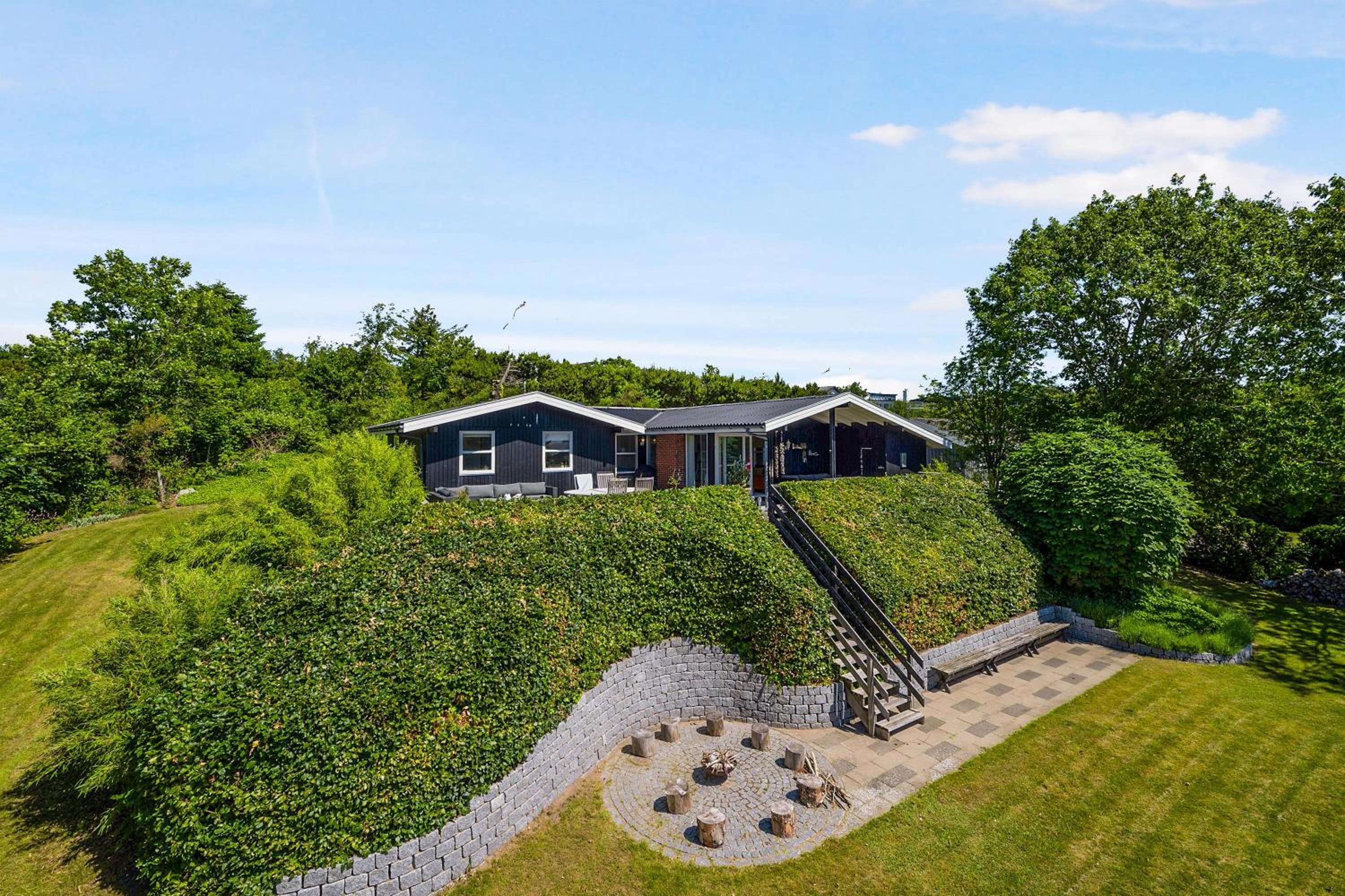Spacious Holiday Home With Sea Glimpse Walking Distance To Lyngsbæk Beach