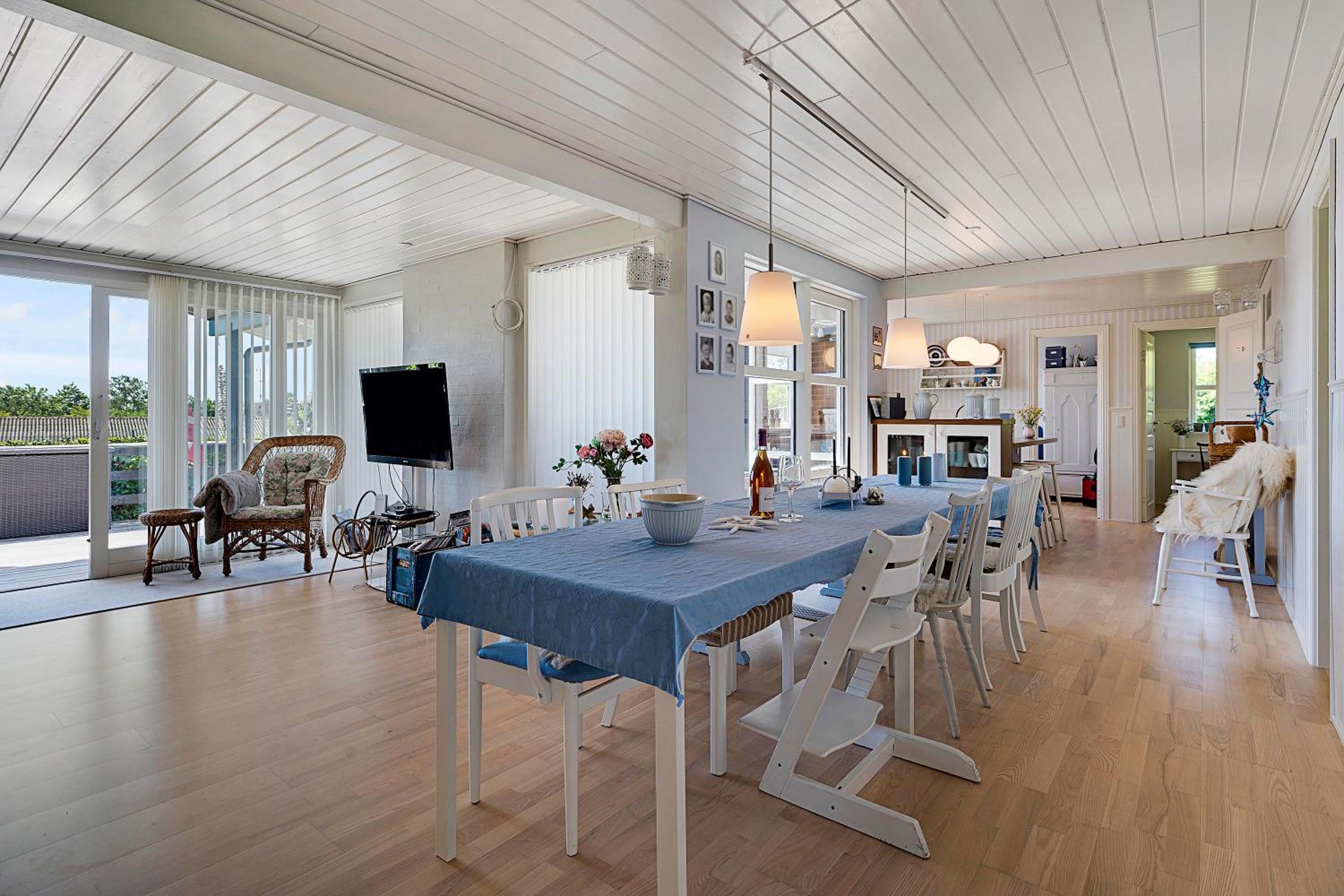 Spacious Holiday Home With Sea Glimpse Walking Distance To Lyngsbæk Beach
