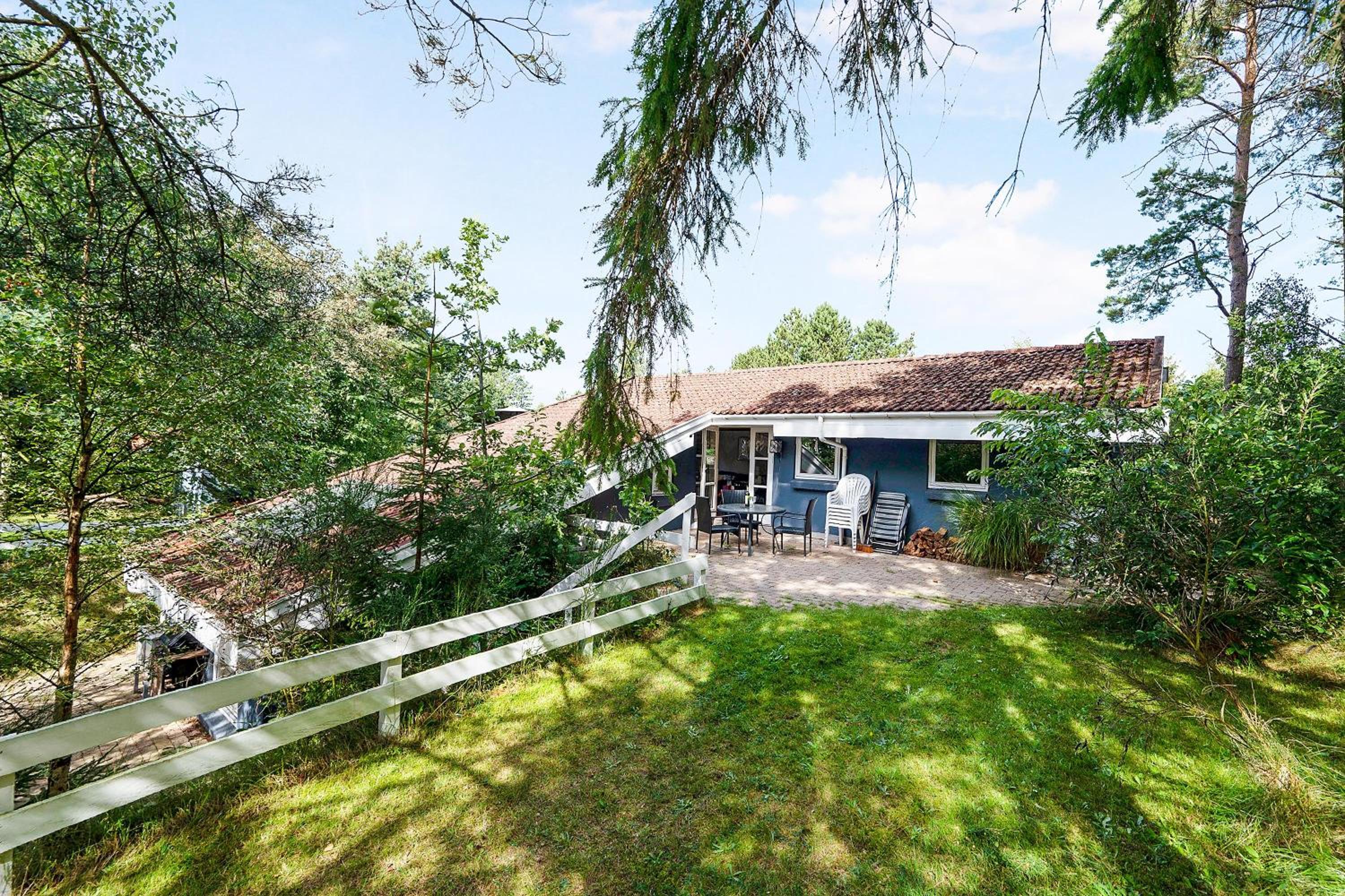 Cozy Split-Level Holiday Home With Spa Close To The Beach And Mols Bjerge