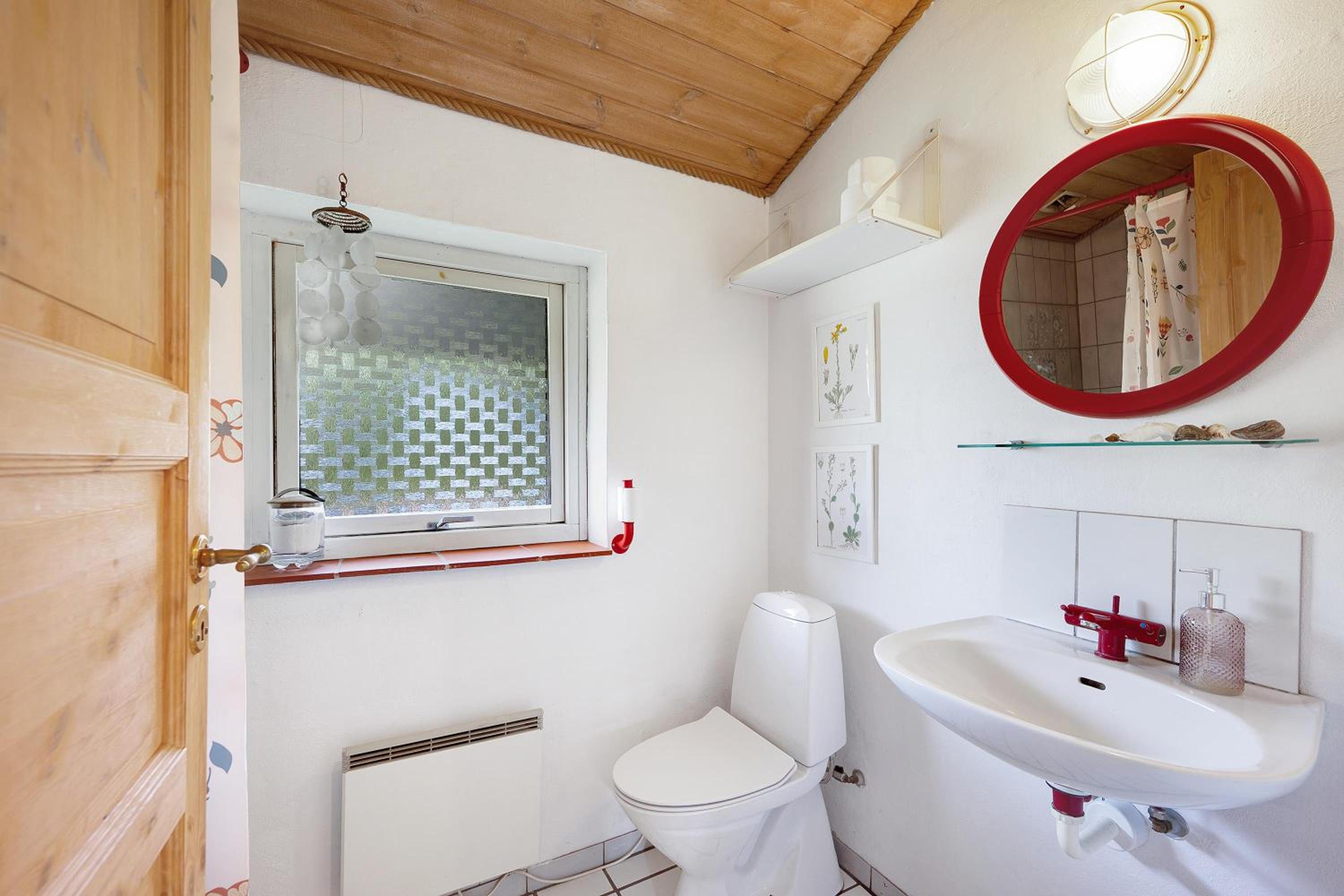 Cozy Split-Level Holiday Home With Spa Close To The Beach And Mols Bjerge