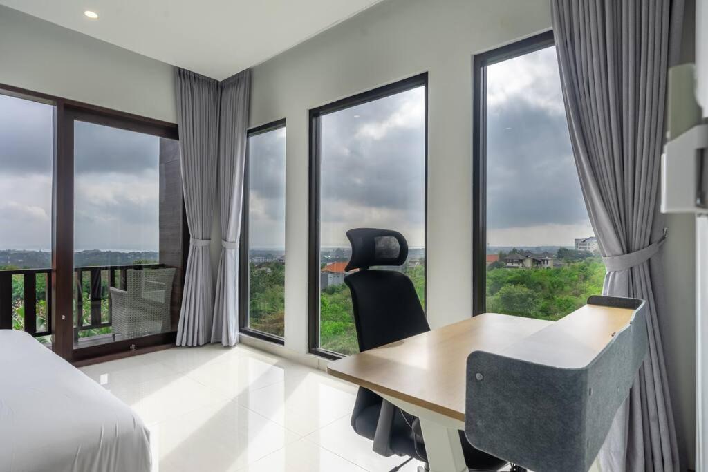 3BD Spacious Clifftop Villa with Sea View, Close to GWK view 3