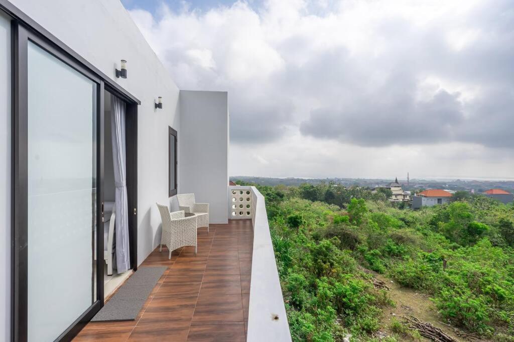 3BD Spacious Clifftop Villa with Sea View, Close to GWK view 5