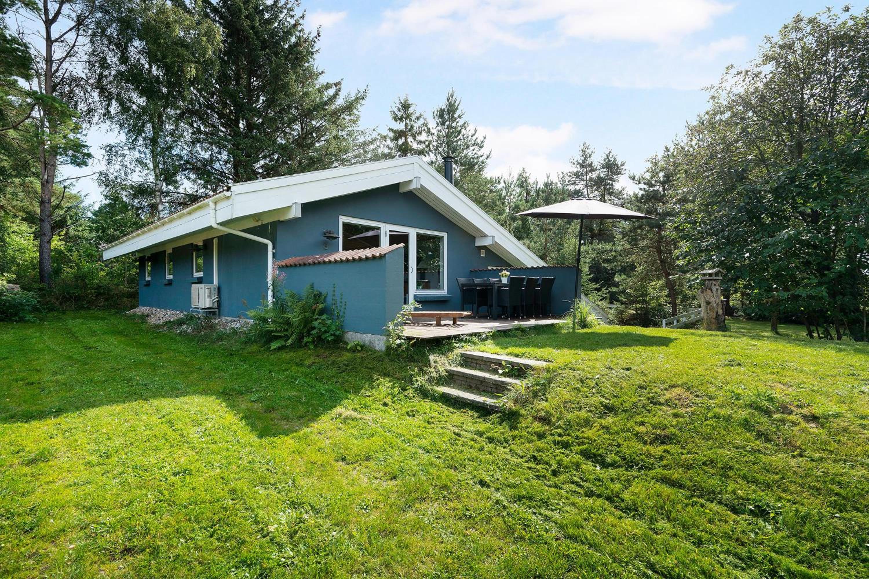 Cozy Split-Level Holiday Home With Spa Close To The Beach And Mols Bjerge