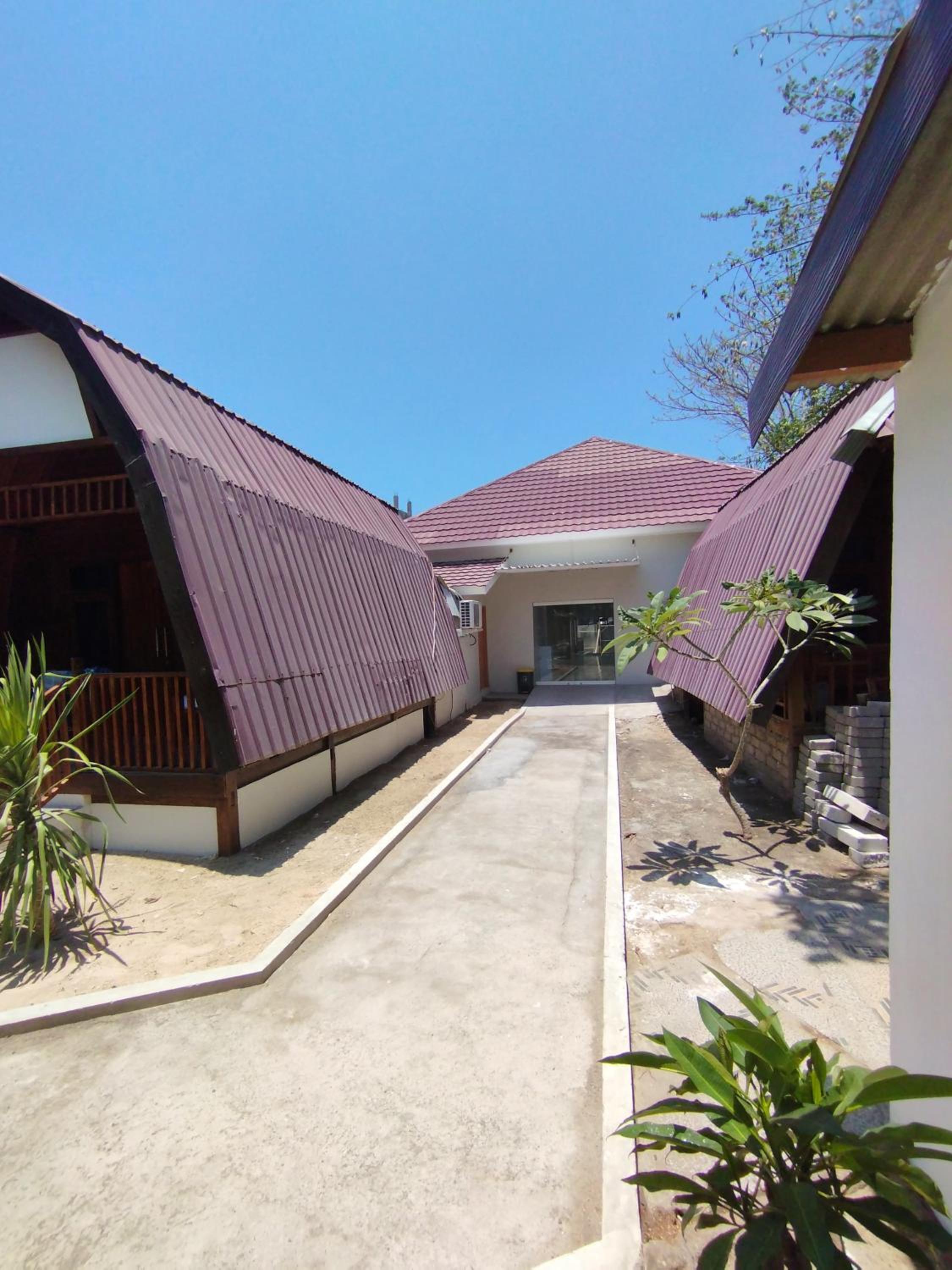BackDoorz Bungalow