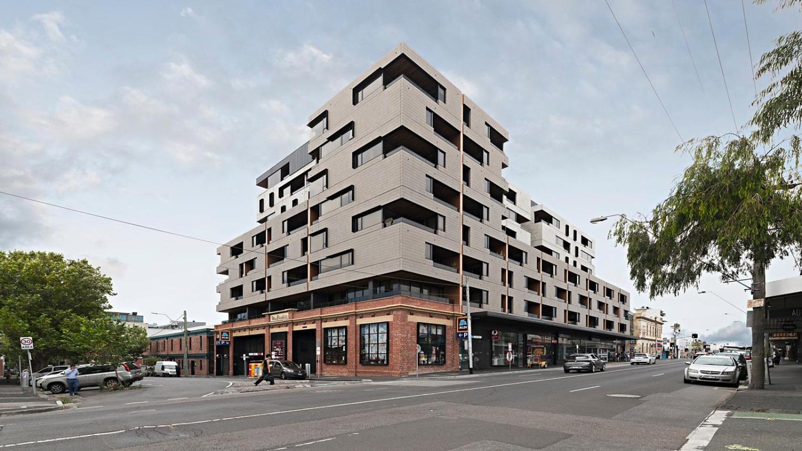 Artistic Urban Getaway just off Smith Street!