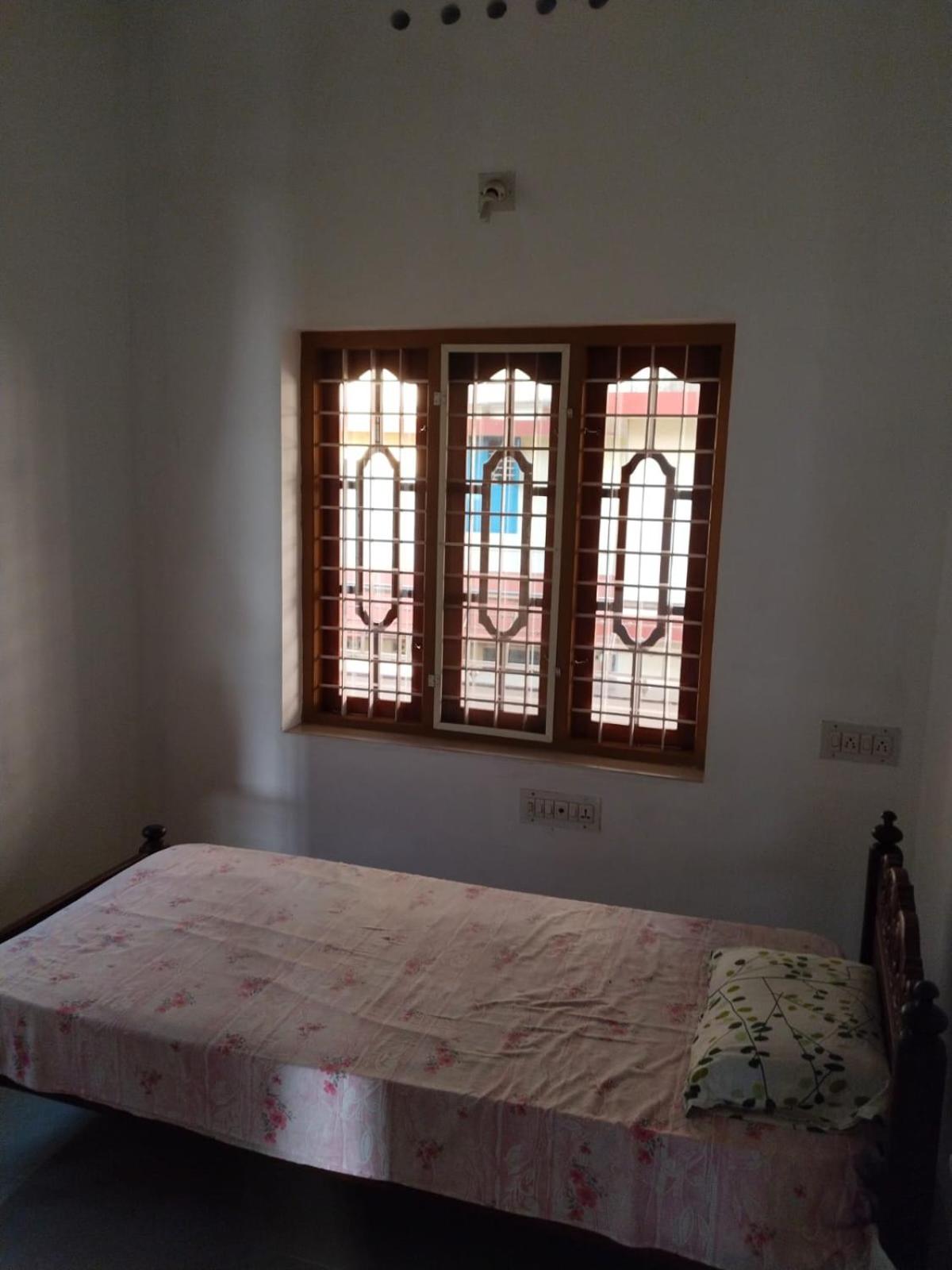 Full AC 4bhk townhouse, 10 mins from Kochi airport view 5