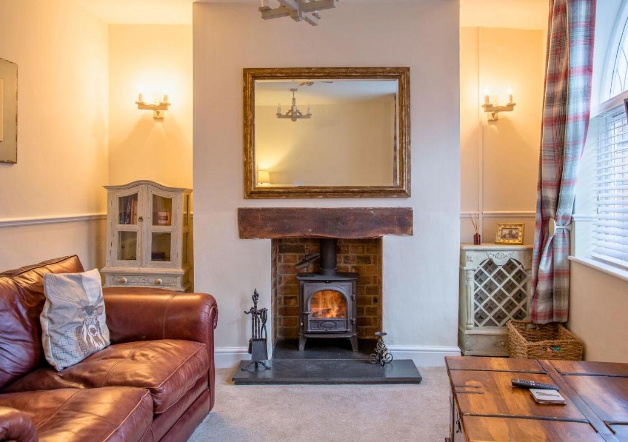 Charming 2 Bed House in Tewkesbury Centre view 3