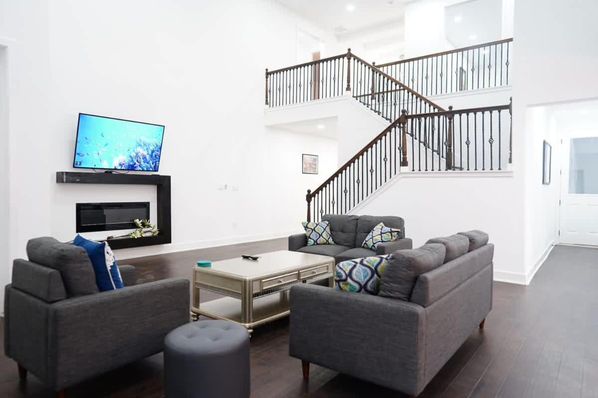 Grand Retreat Perfect For Large Groups Sleeps 14 view 4