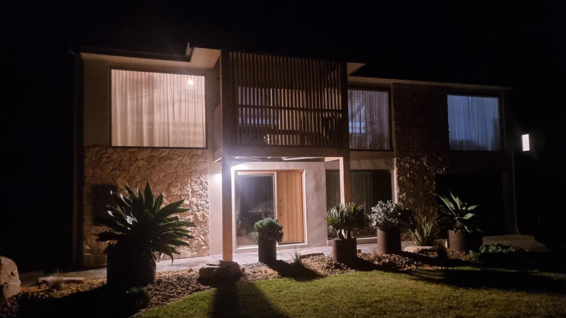 Sunsets on Martyrs Coastal Luxury Beach House Peterborough