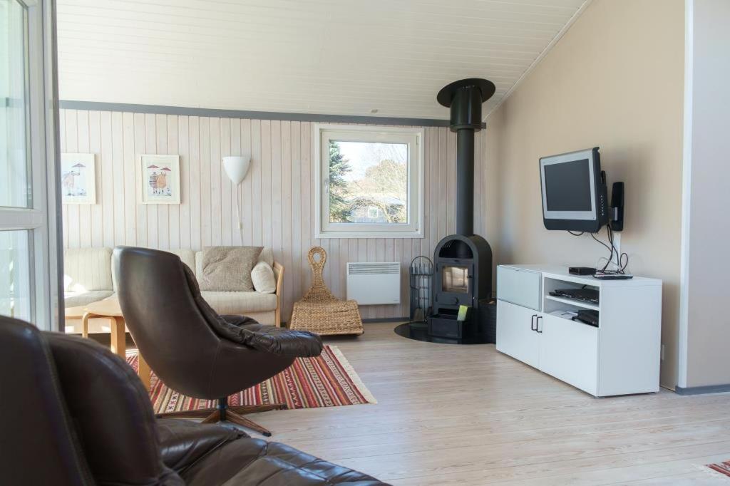 Nice Home In Ebeltoft With 3 Bedrooms, Sauna And Wifi view 3