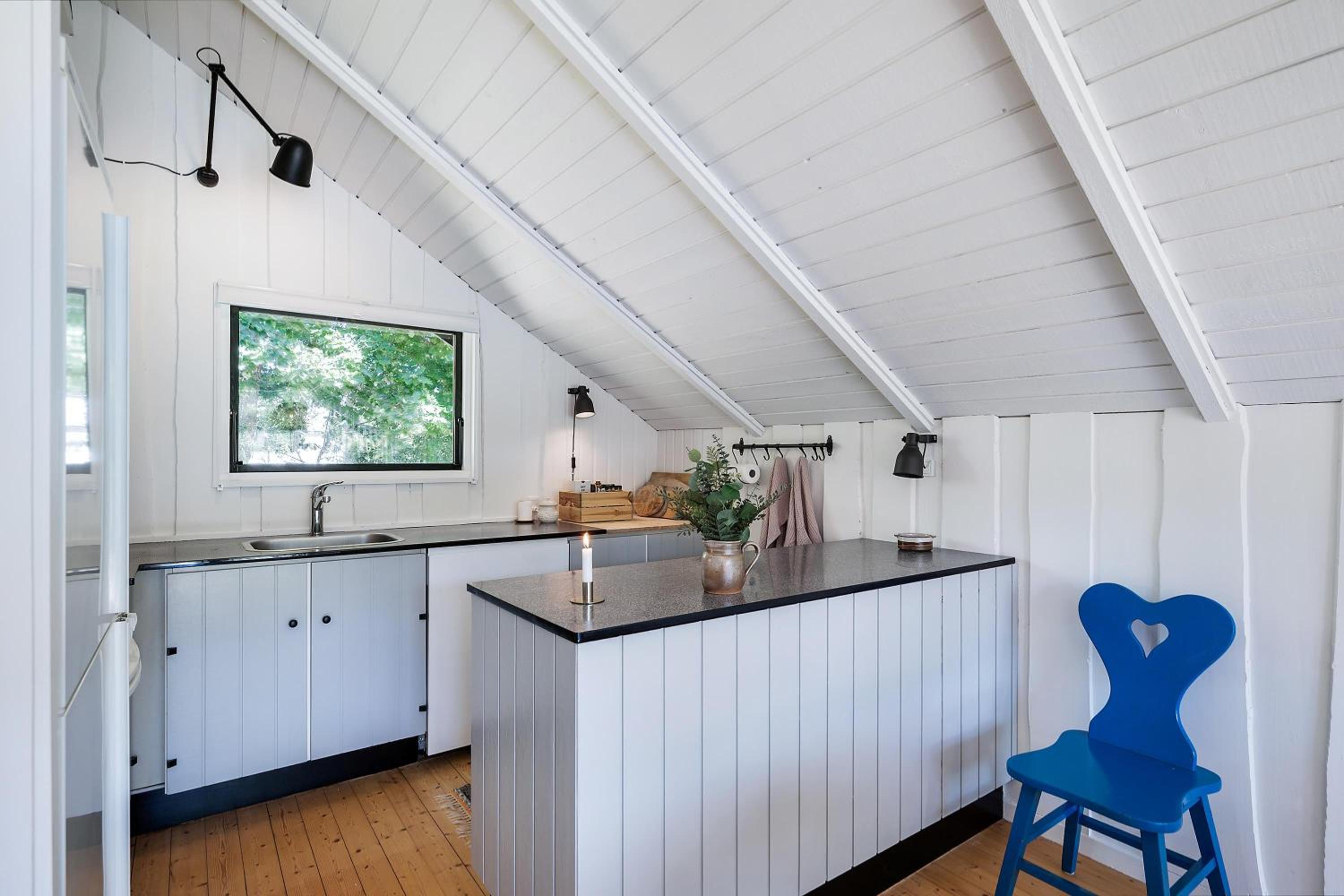 Charming Cottage With Covered Terrace And Peaceful Nature Setting