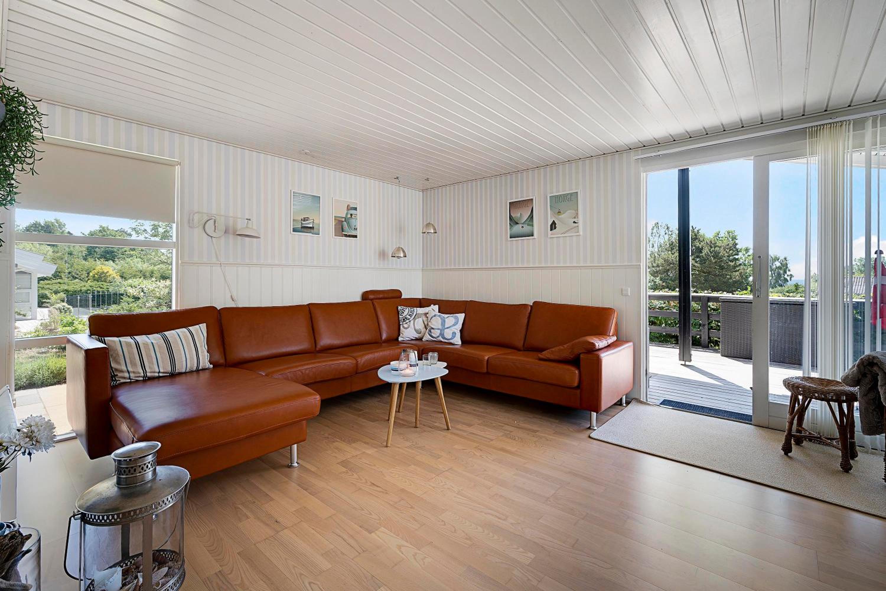 Spacious Holiday Home With Sea Glimpse Walking Distance To Lyngsbæk Beach