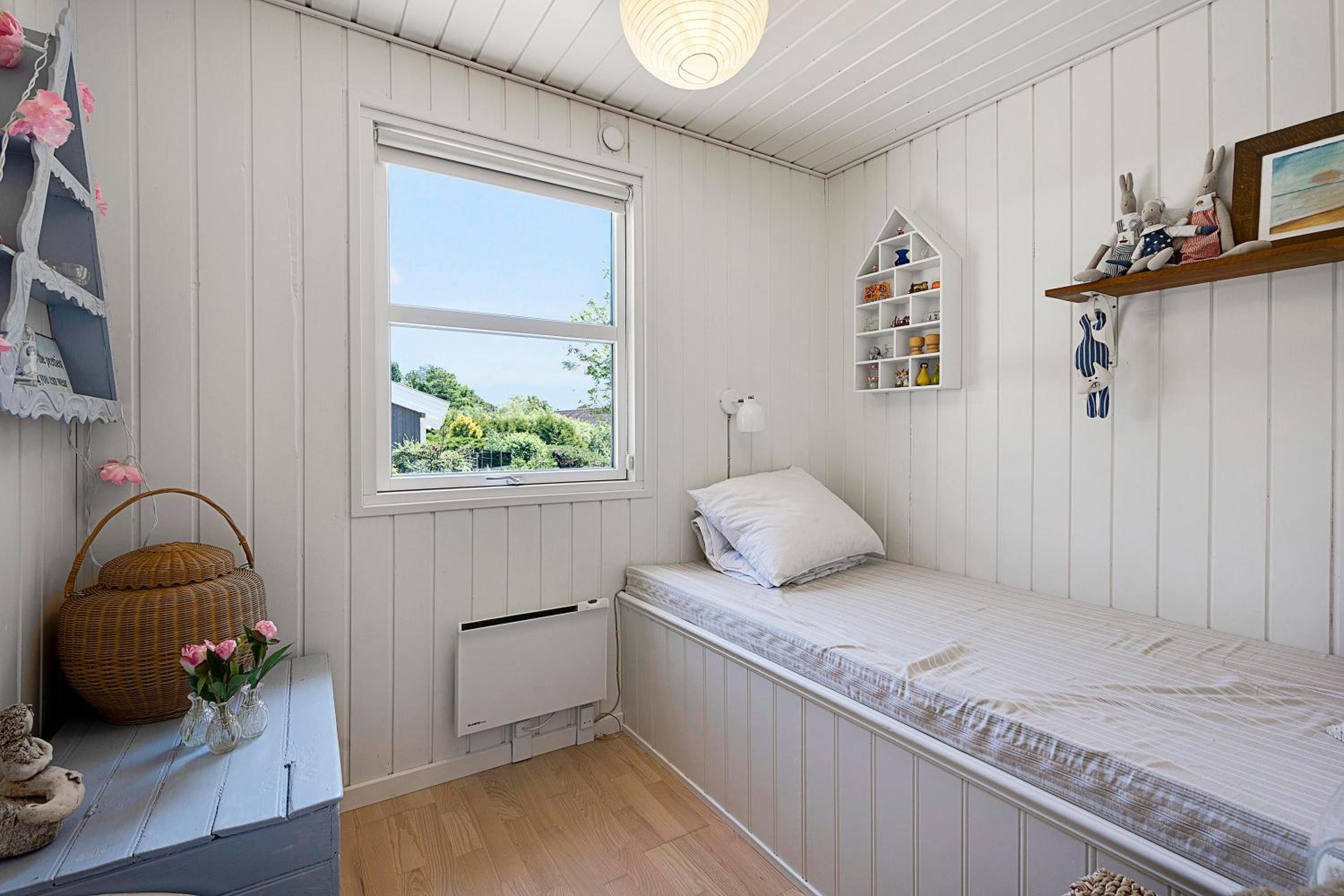 Spacious Holiday Home With Sea Glimpse Walking Distance To Lyngsbæk Beach