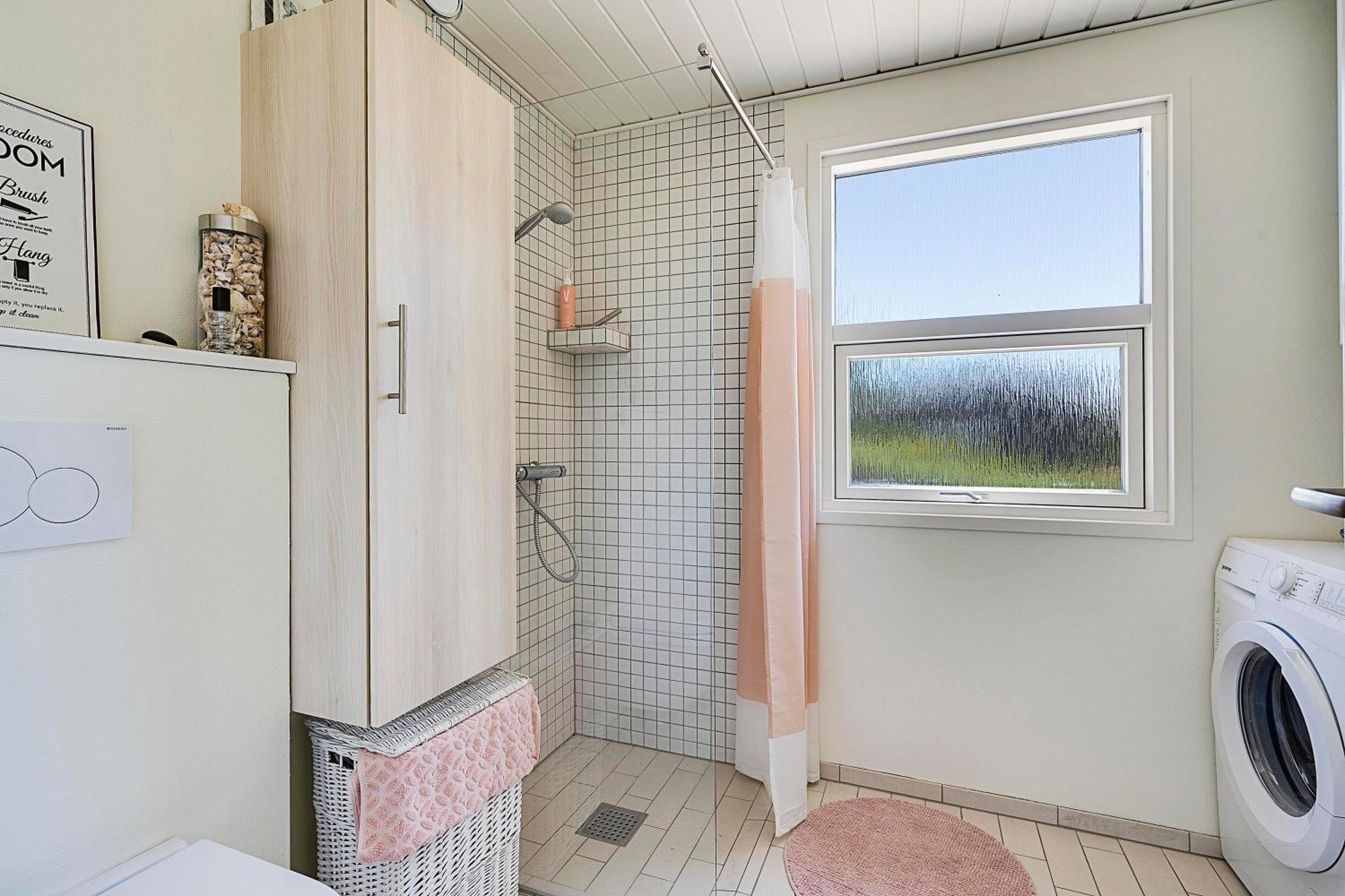Spacious Holiday Home With Sea Glimpse Walking Distance To Lyngsbæk Beach
