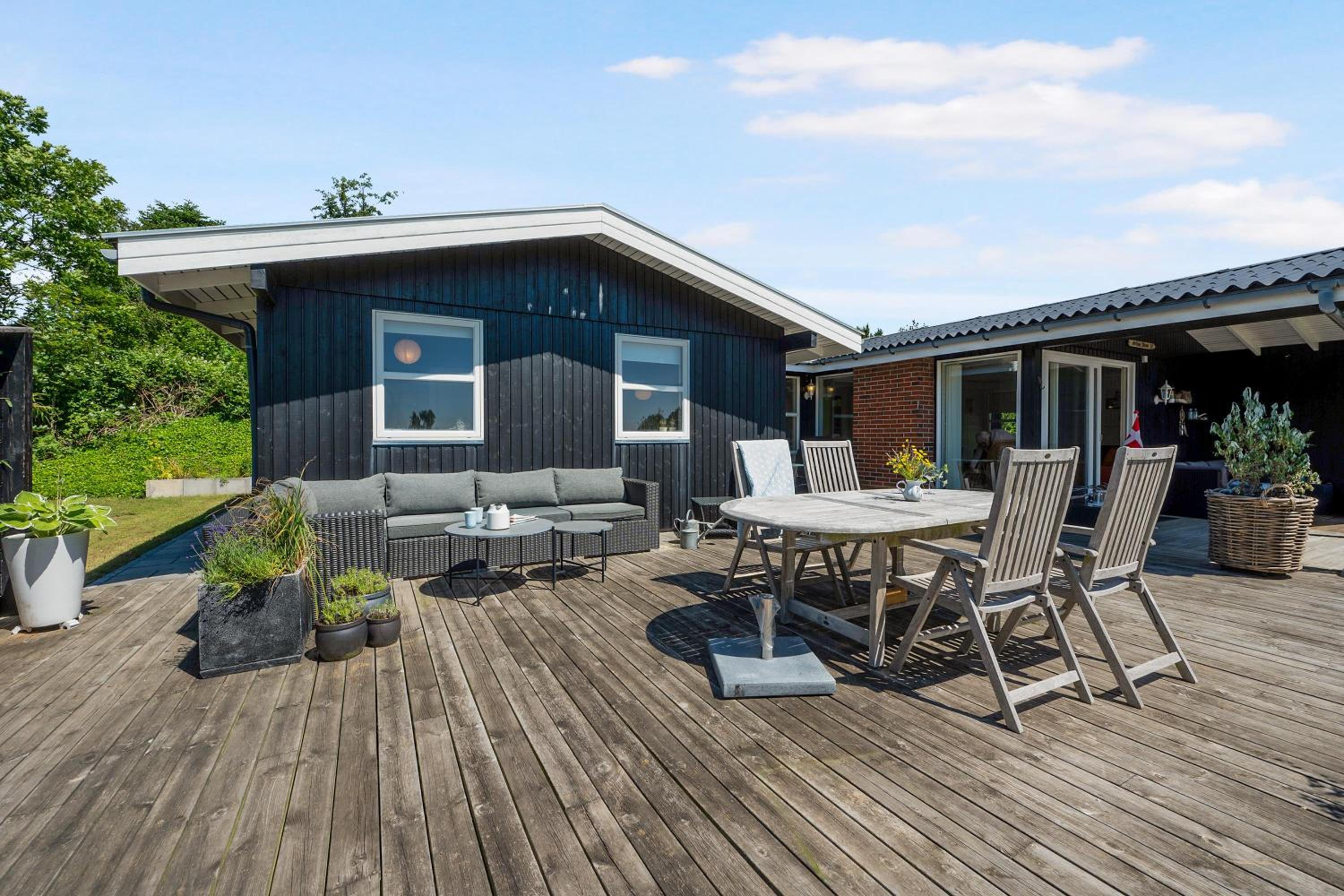 Spacious Holiday Home With Sea Glimpse Walking Distance To Lyngsbæk Beach