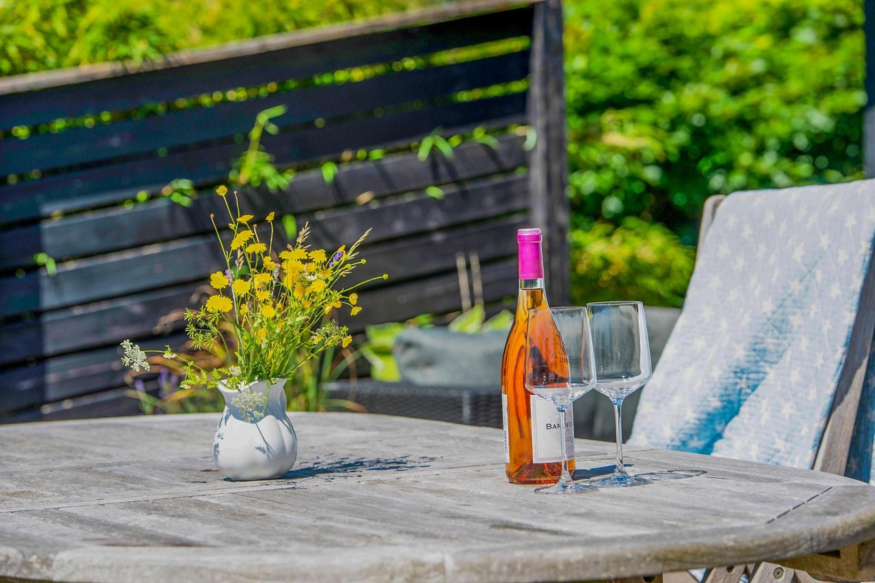 Spacious Holiday Home With Sea Glimpse Walking Distance To Lyngsbæk Beach