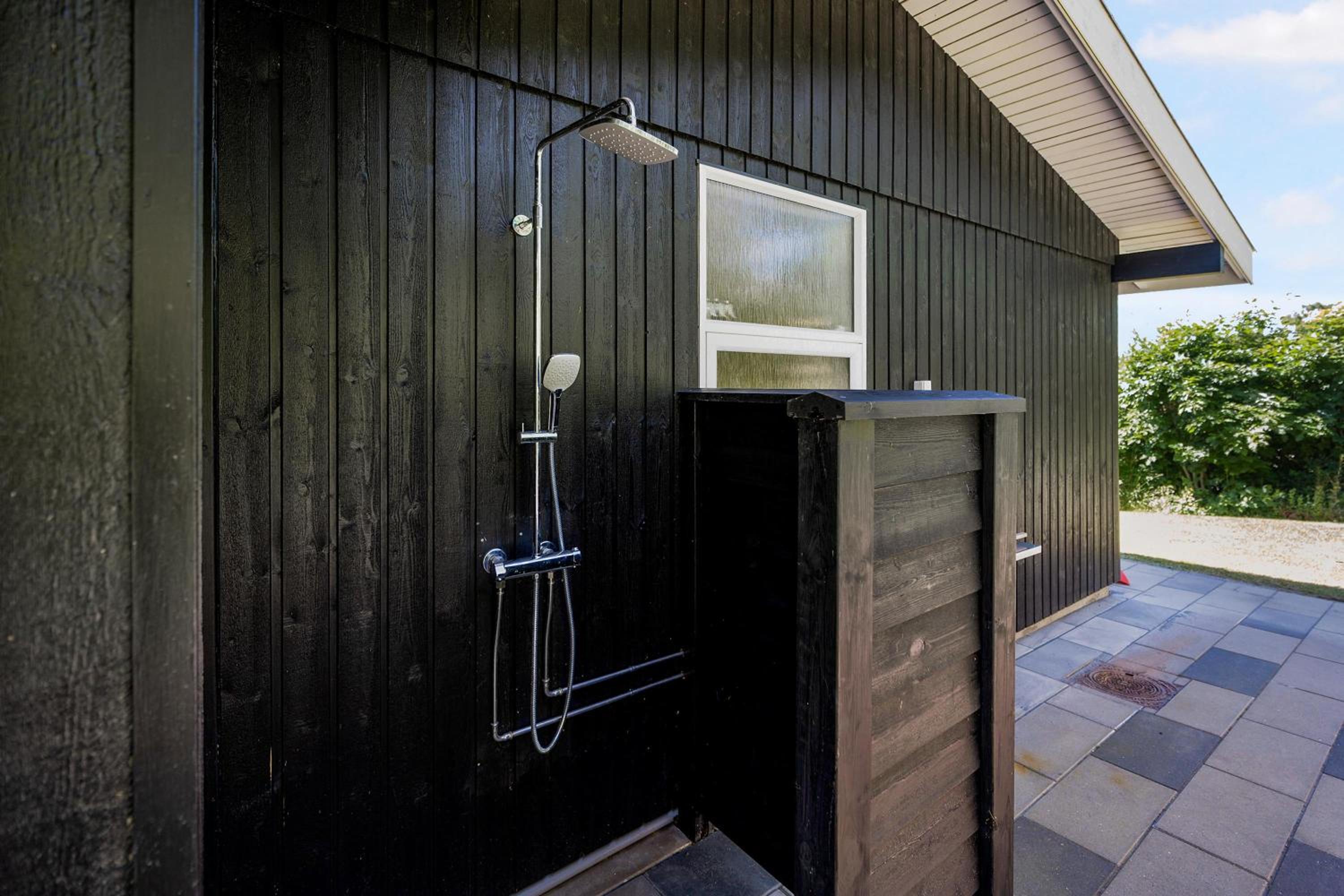 Spacious Holiday Home With Sea Glimpse Walking Distance To Lyngsbæk Beach