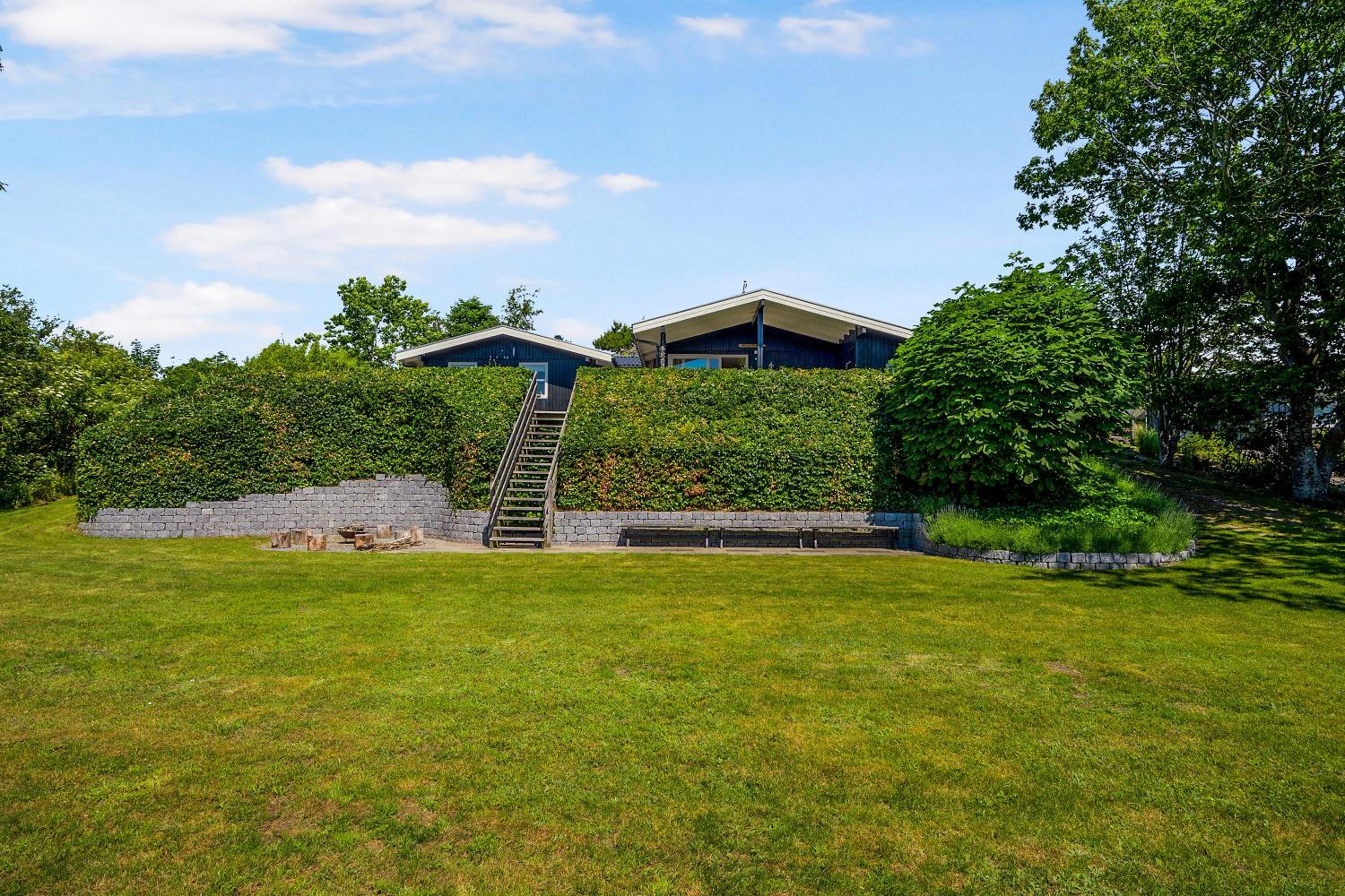 Spacious Holiday Home With Sea Glimpse Walking Distance To Lyngsbæk Beach