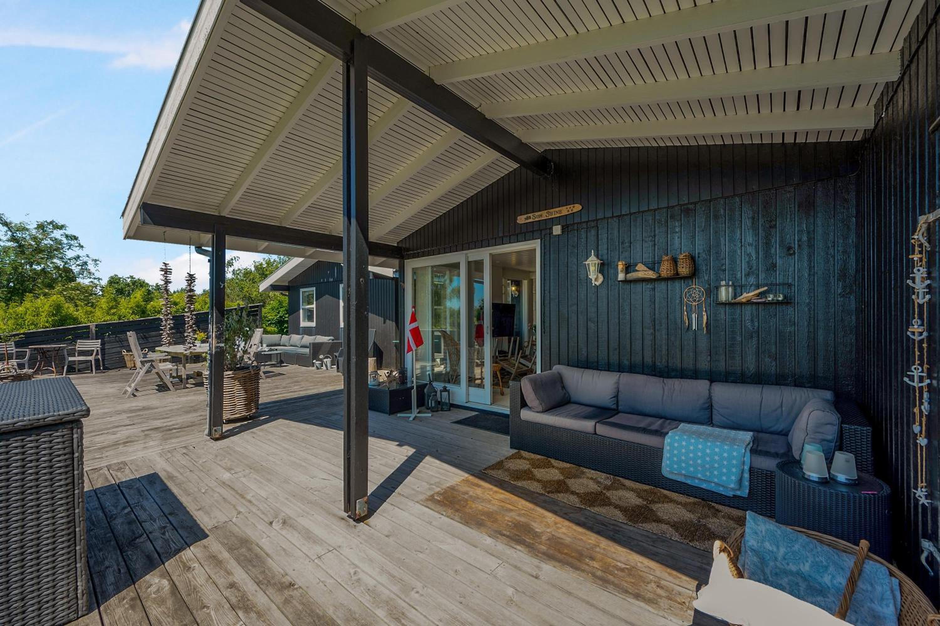 Spacious Holiday Home With Sea Glimpse Walking Distance To Lyngsbæk Beach