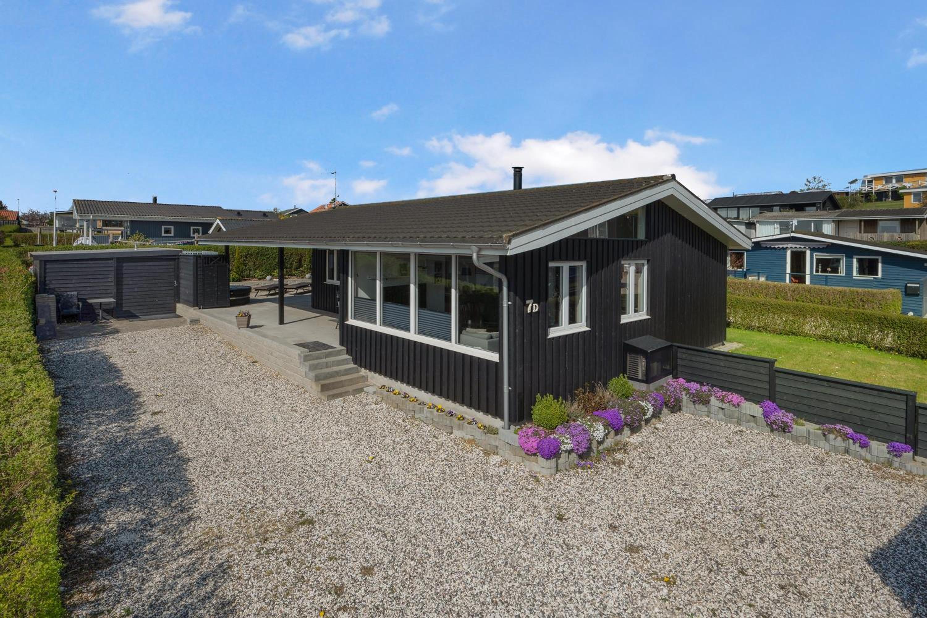 Nybygget Feriehus Højt Beliggende Ved Følle Strand Med Udsigt Over Aarhus Bugten
