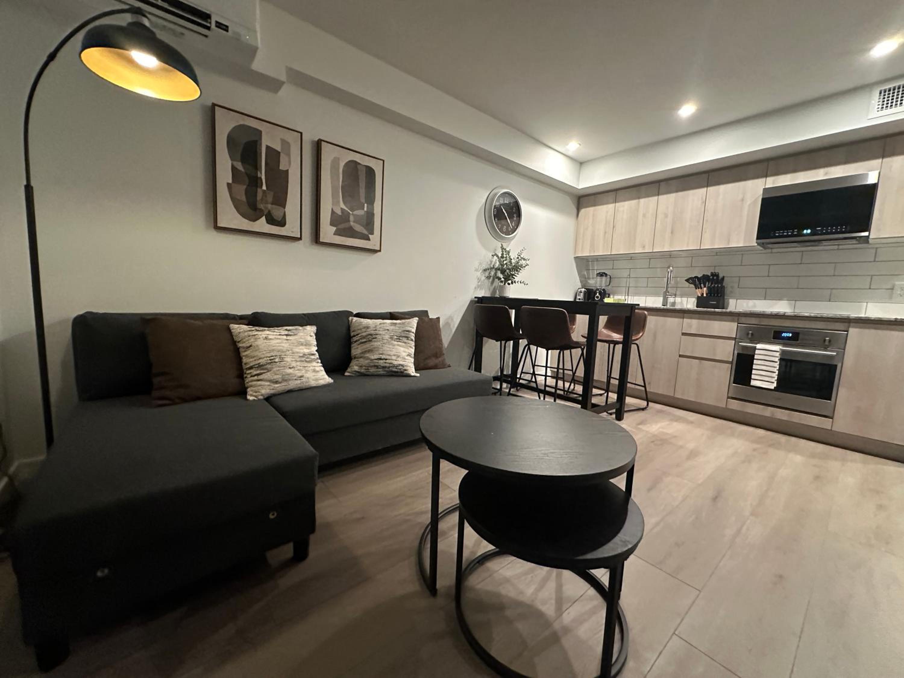 Downtown Center Silverstone Tower I and II Home in Vancouver