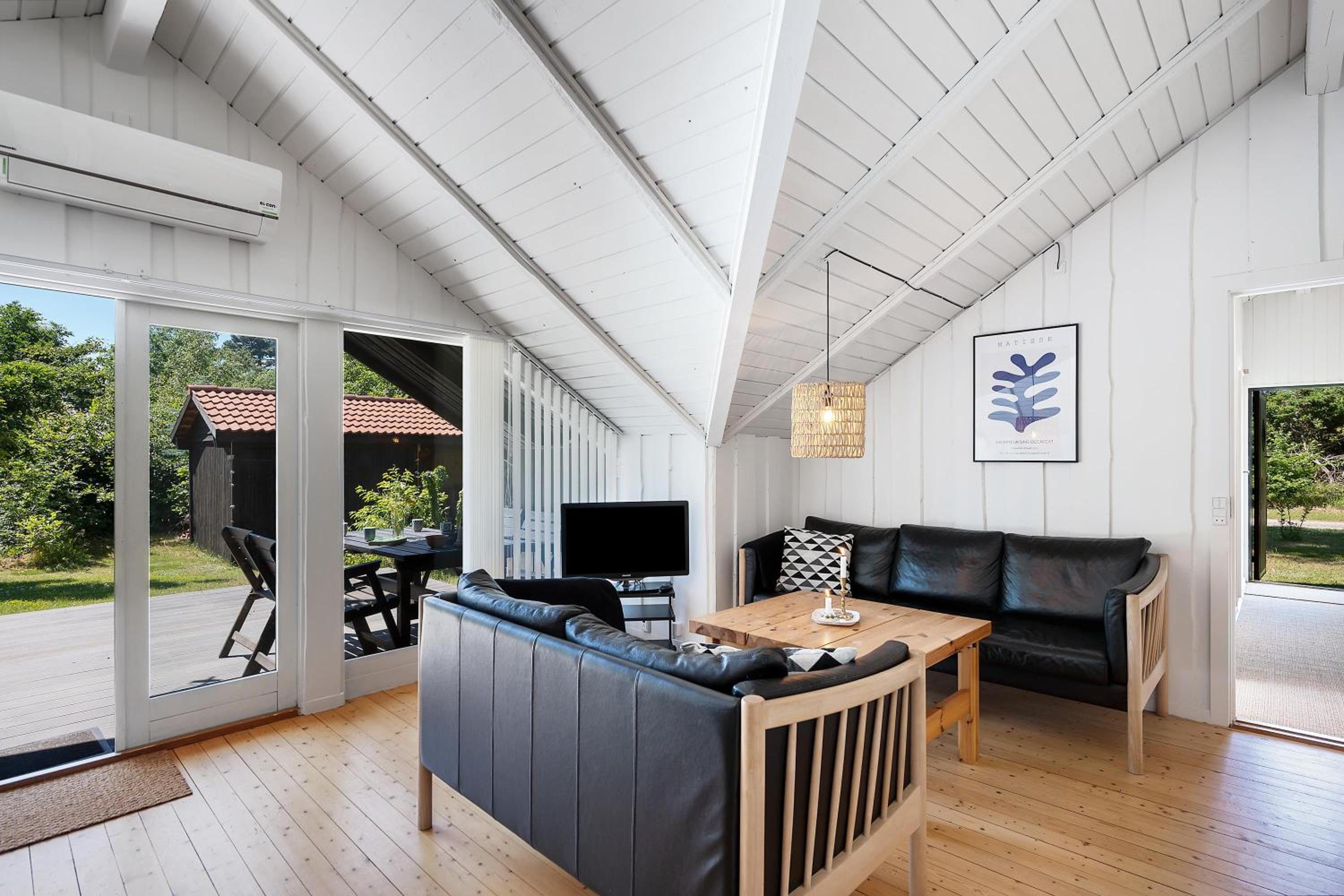 Charming Cottage With Covered Terrace And Peaceful Nature Setting