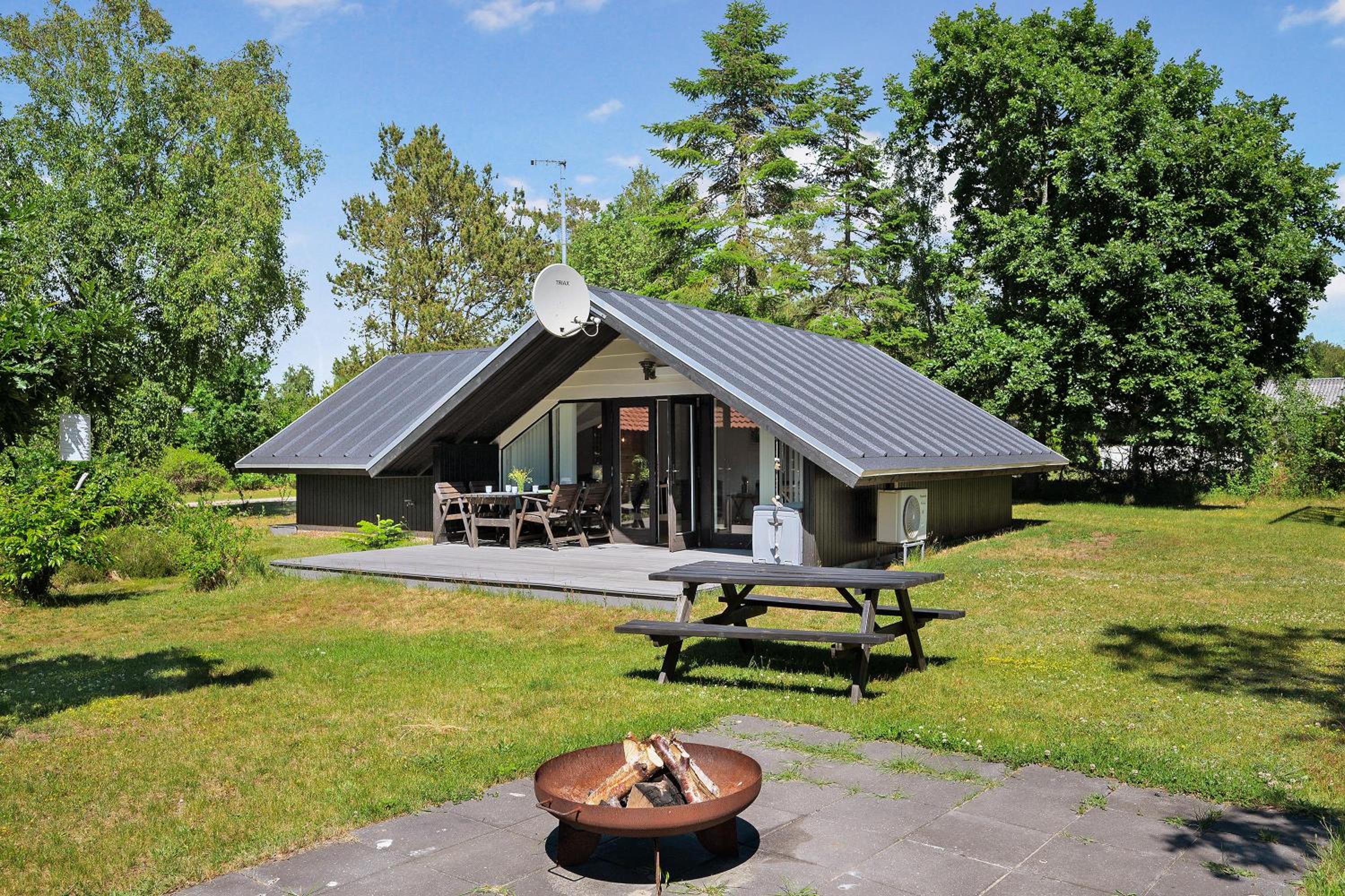 Charming Cottage With Covered Terrace And Peaceful Nature Setting