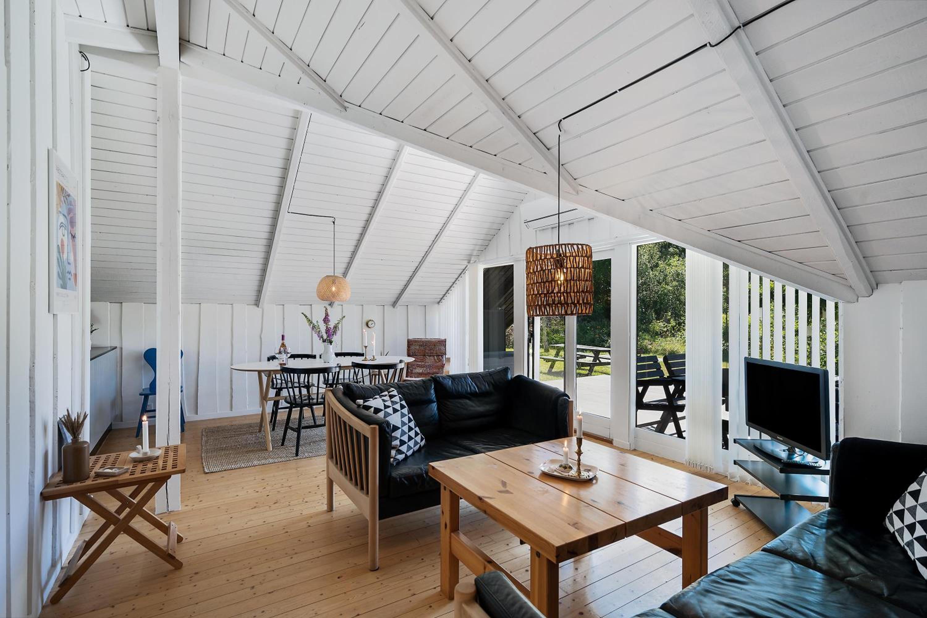 Charming Cottage With Covered Terrace And Peaceful Nature Setting
