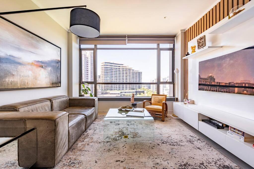 Contemporary unit in the Heart of the Sandton city