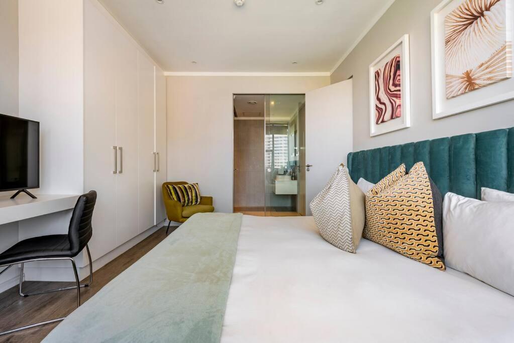 Contemporary unit in the Heart of the Sandton city