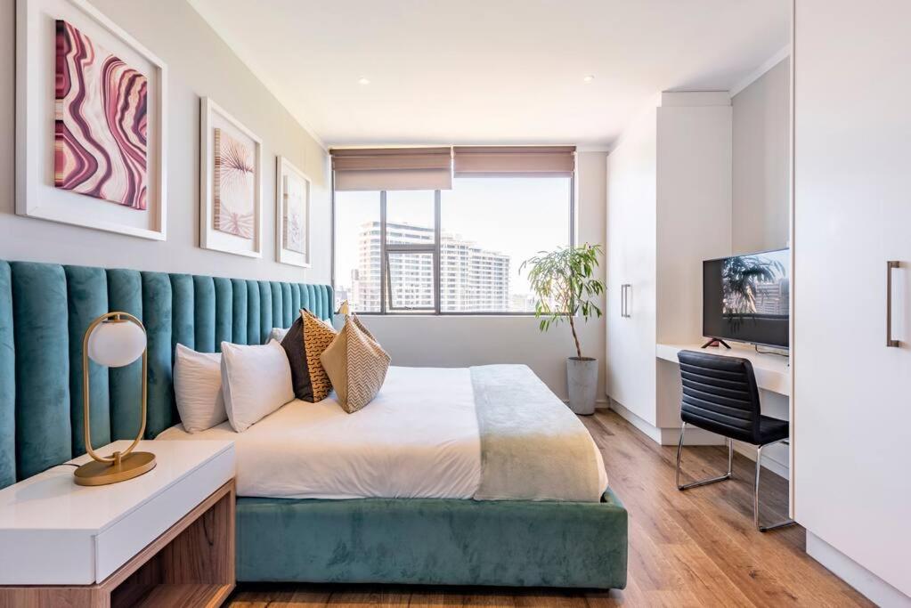 Contemporary unit in the Heart of the Sandton city