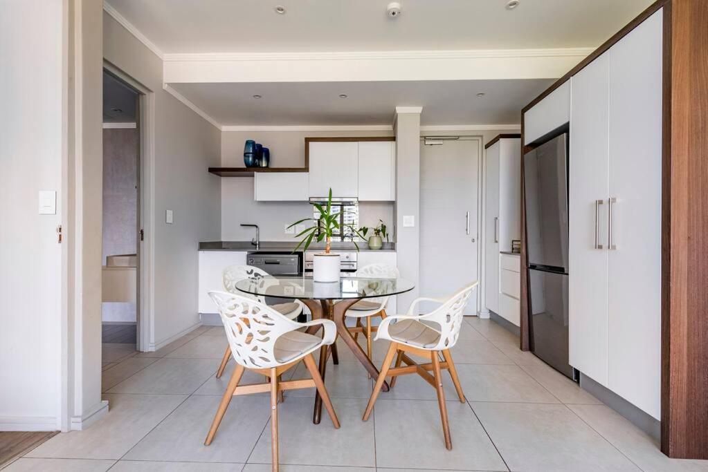 Contemporary unit in the Heart of the Sandton city