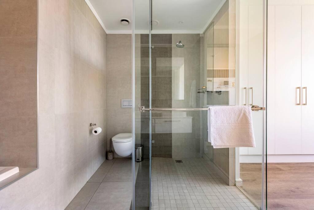 Contemporary unit in the Heart of the Sandton city