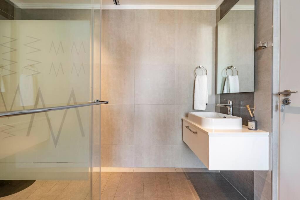 Contemporary unit in the Heart of the Sandton city