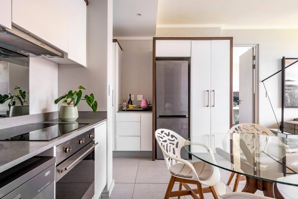 Contemporary unit in the Heart of the Sandton city