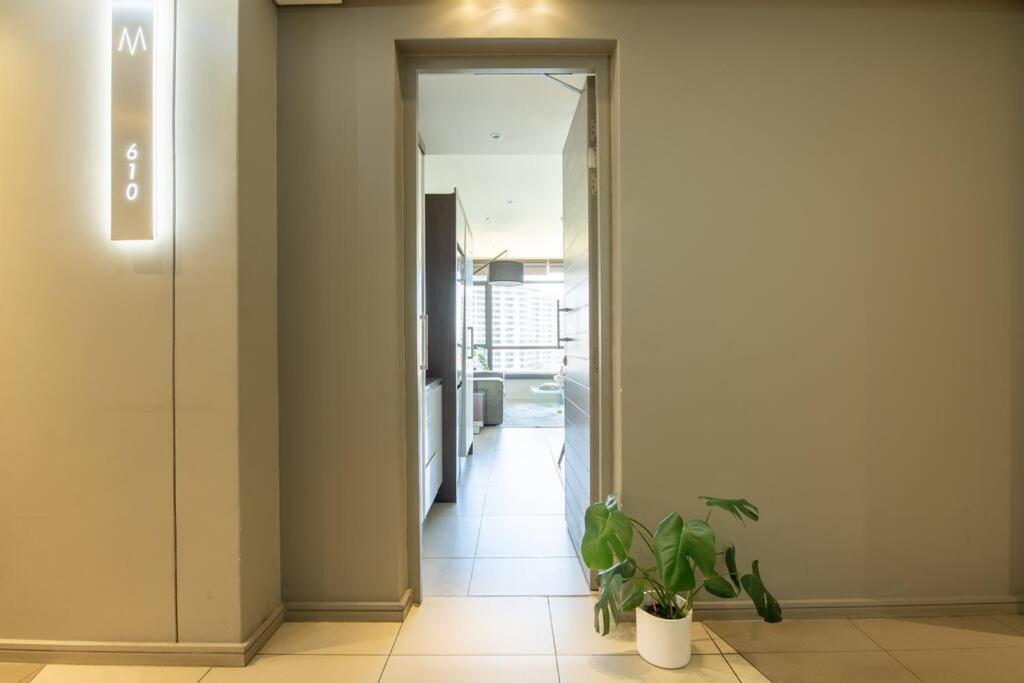 Contemporary unit in the Heart of the Sandton city