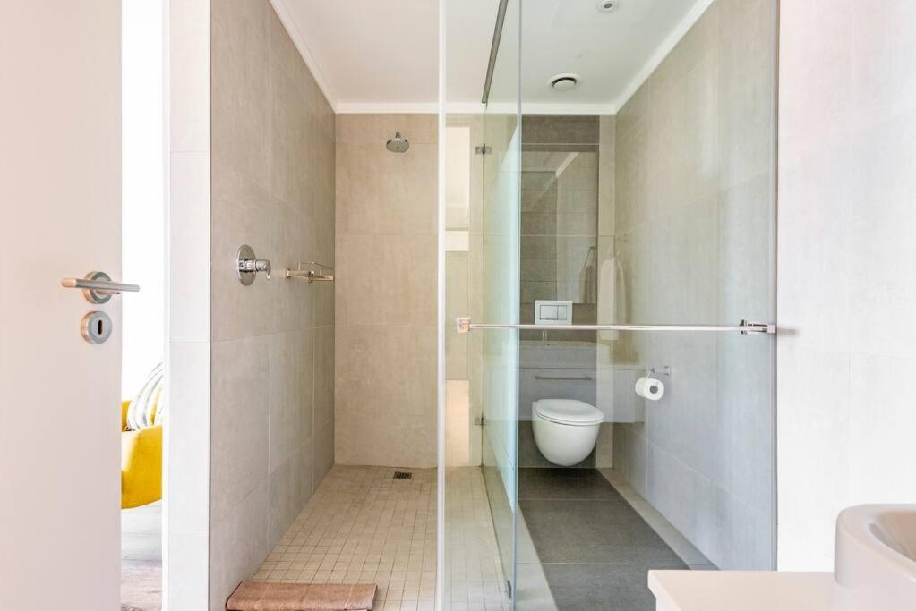 Contemporary unit in the Heart of the Sandton city
