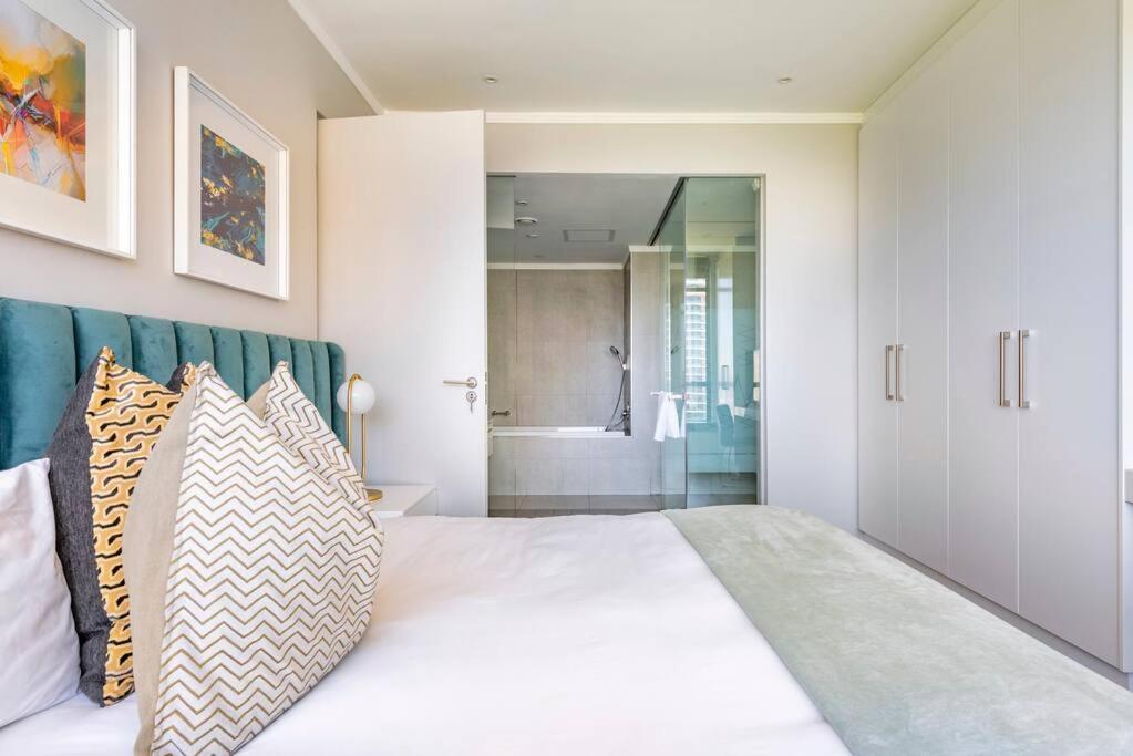 Contemporary unit in the Heart of the Sandton city